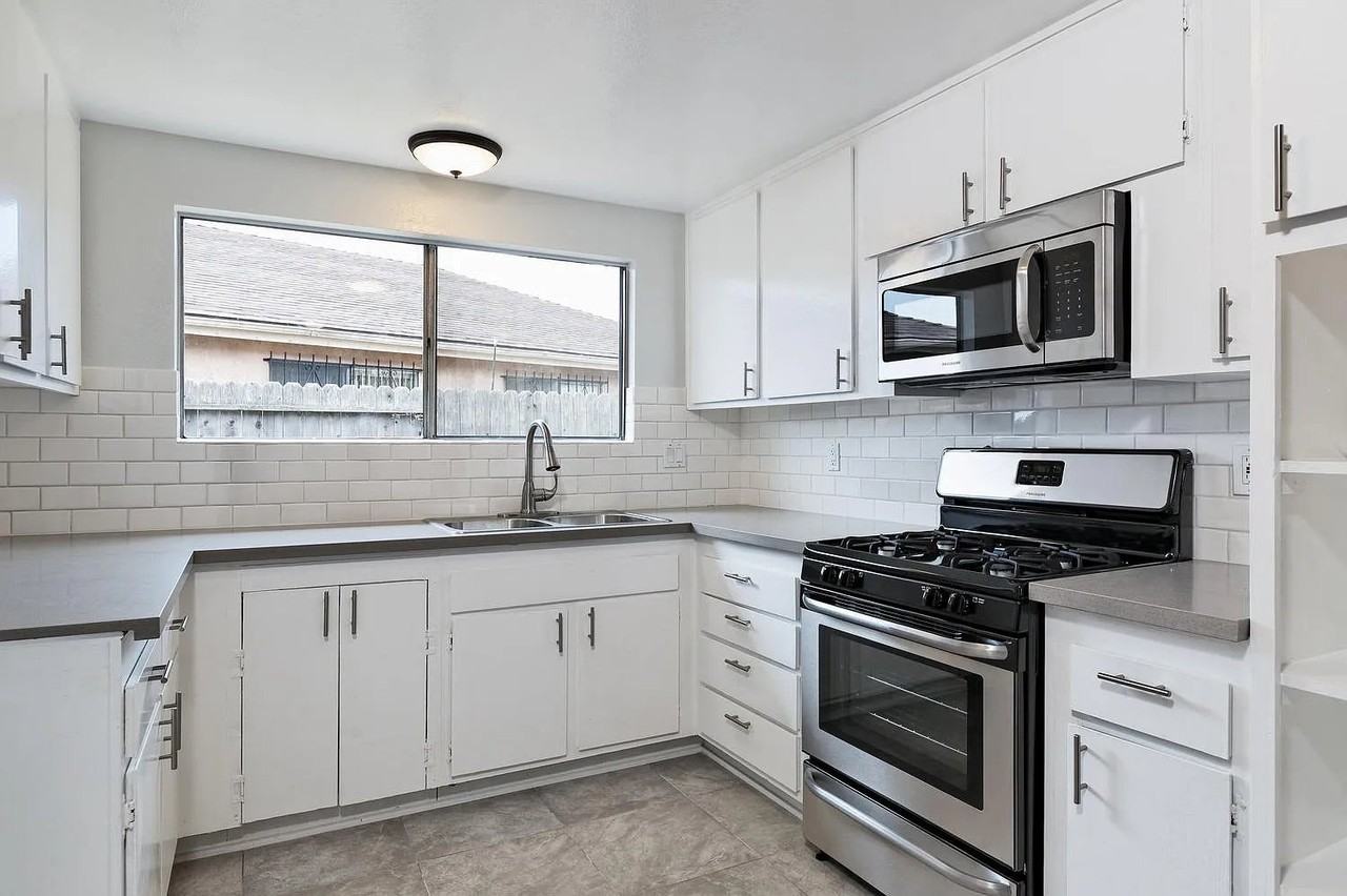 4211 Justin Way - Photo 5 of 12