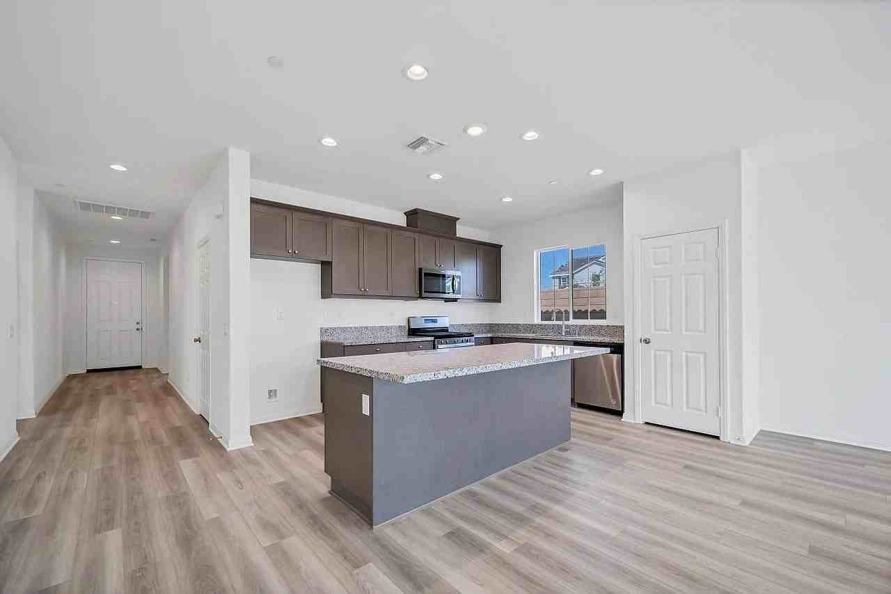 3315 S Primerose Dr - Photo 2 of 13