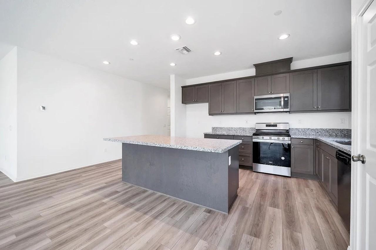 3315 S Primerose Dr - Photo 3 of 13