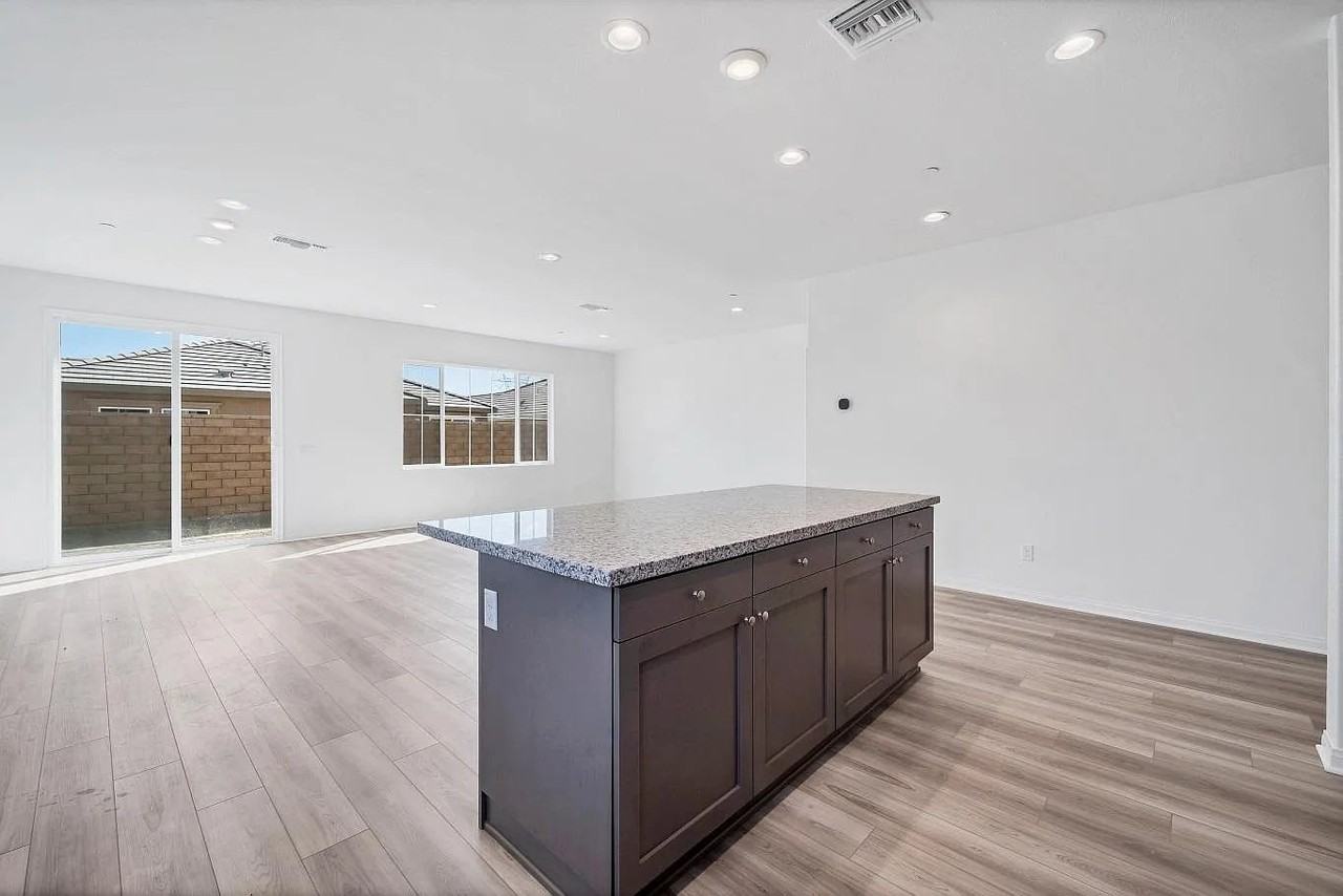 3315 S Primerose Dr - Photo 5 of 13