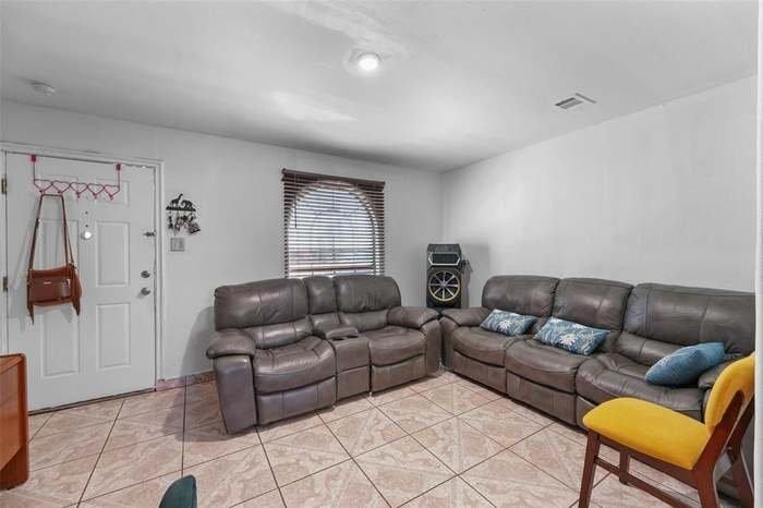 11405 S Blossom Cir - Photo 3 of 14