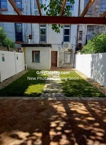 389 Jefferson Ave - Photo 3 of 5