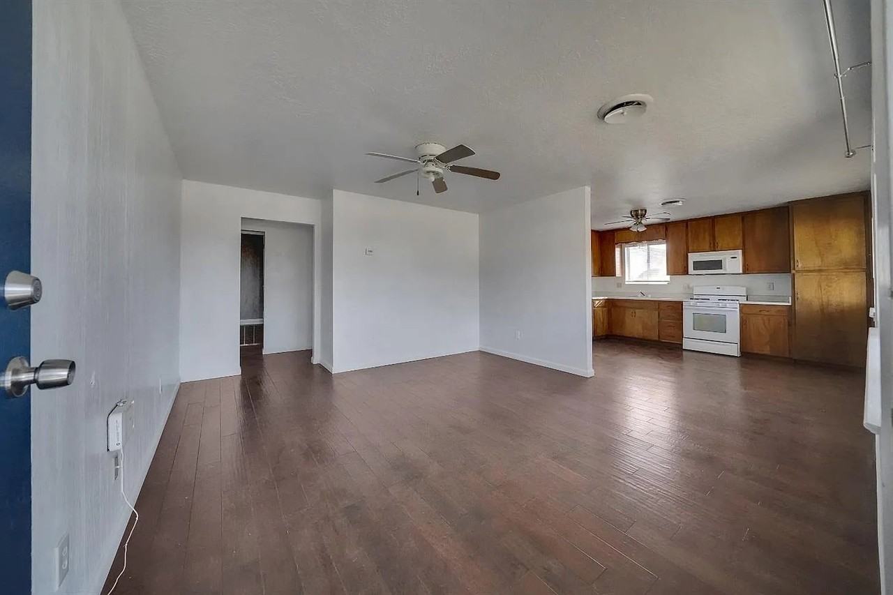 1101 Snead Dr - Photo 2 of 7
