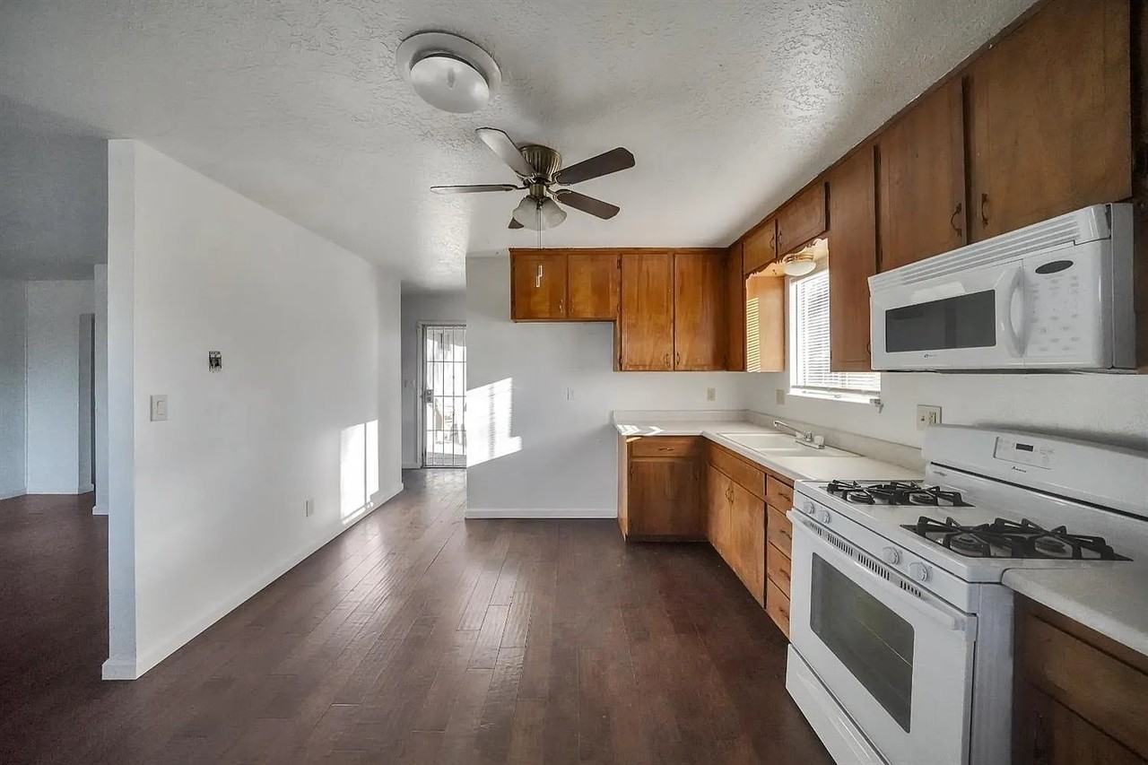 1101 Snead Dr - Photo 5 of 7