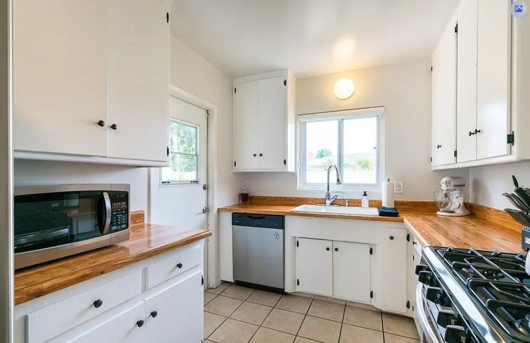 2219 Albury Ave - Photo 2 of 8