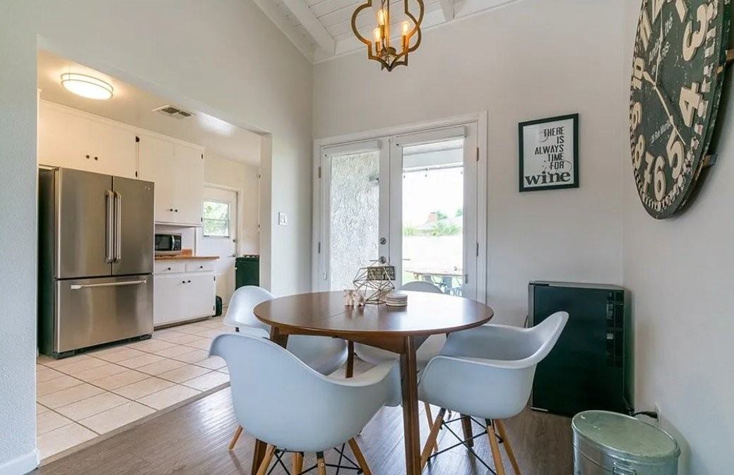 2219 Albury Ave - Photo 4 of 8