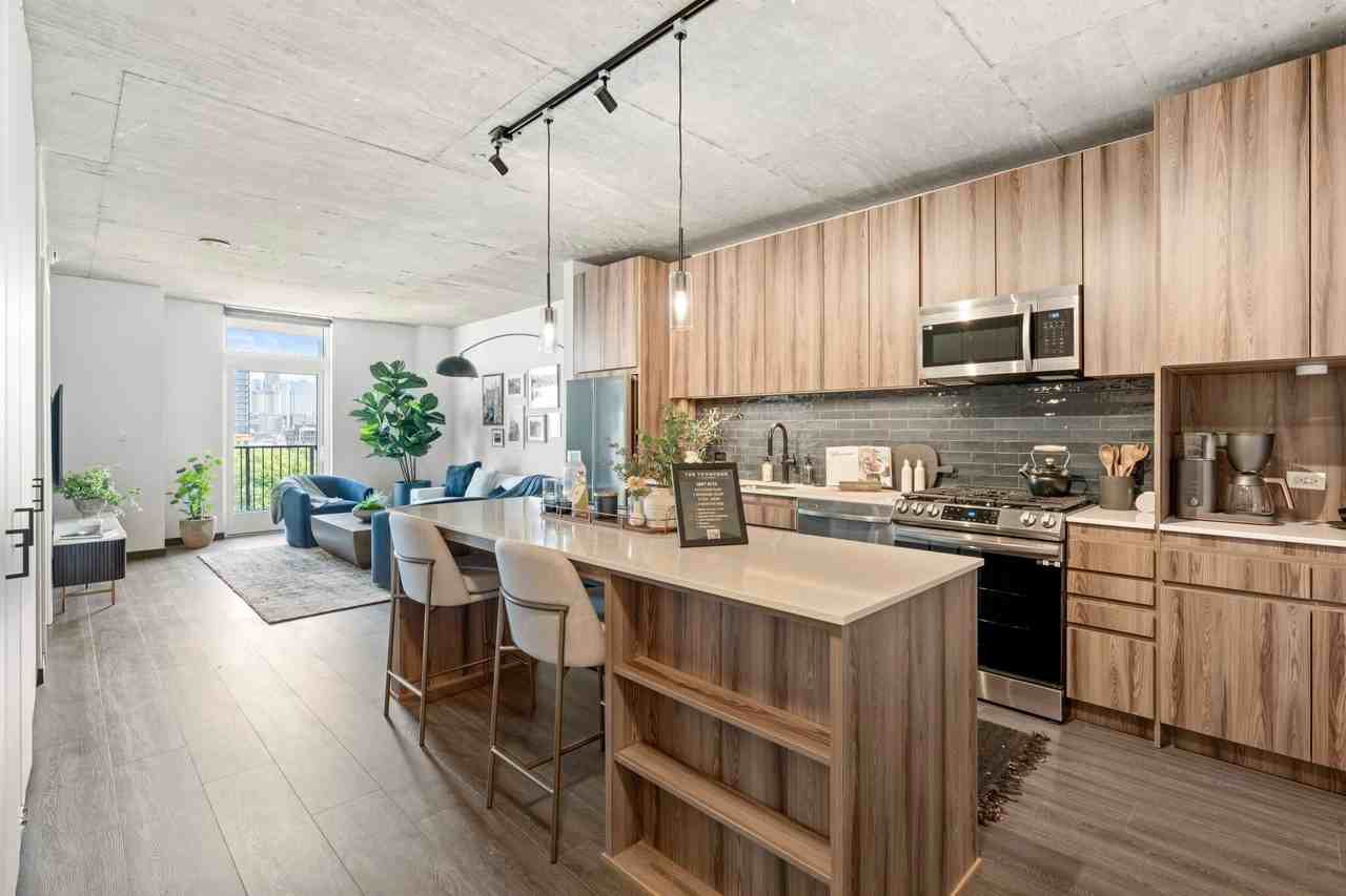 129 N Ashland Ave #0801 - Photo 3 of 20