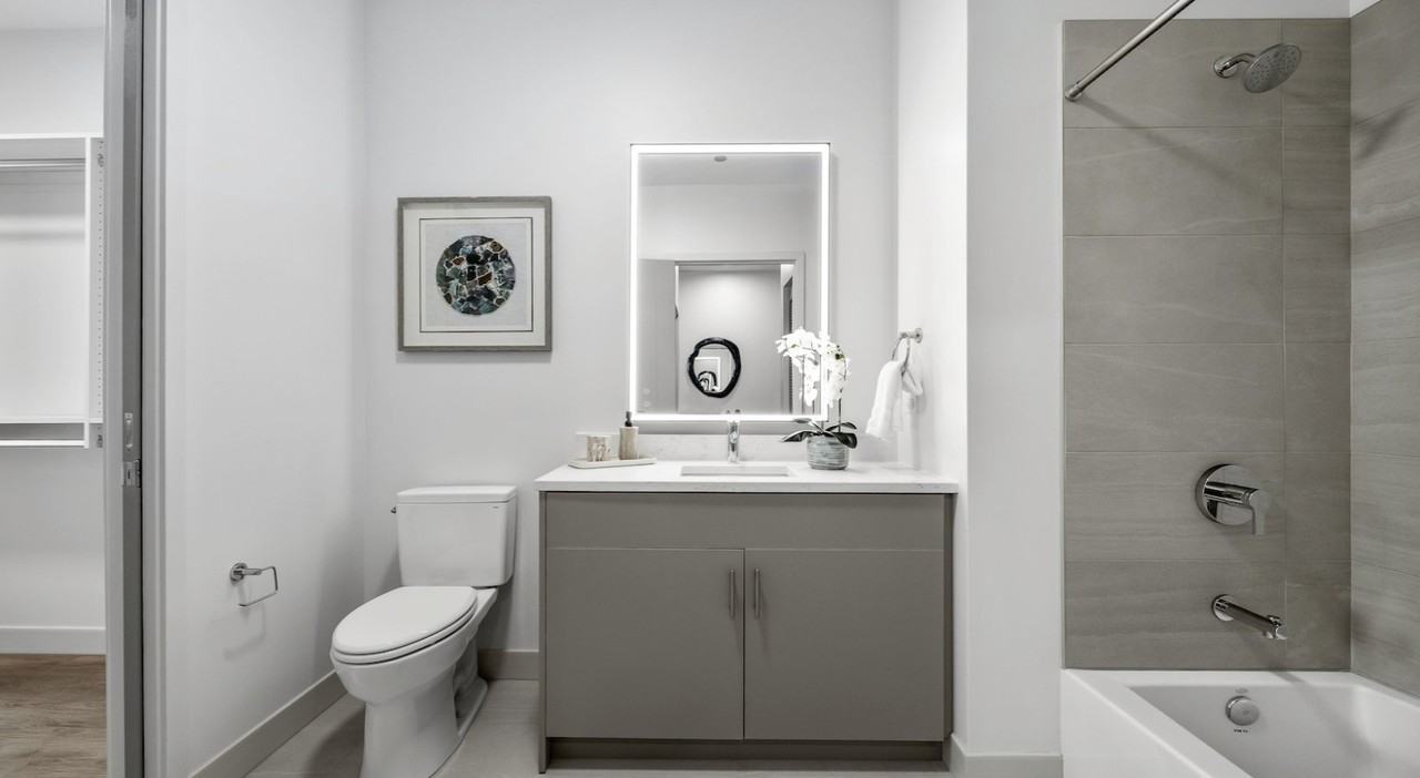 99 W Illinois St #609 - Photo 6 of 20