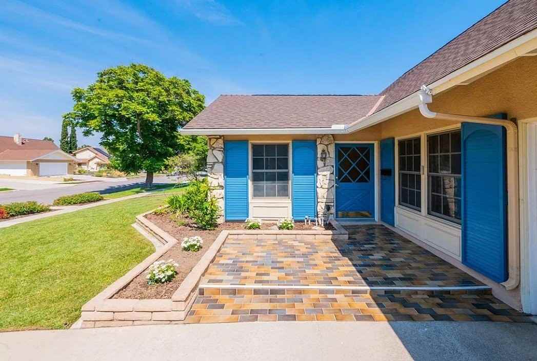 364 E Monterey Rd - Photo 4 of 17