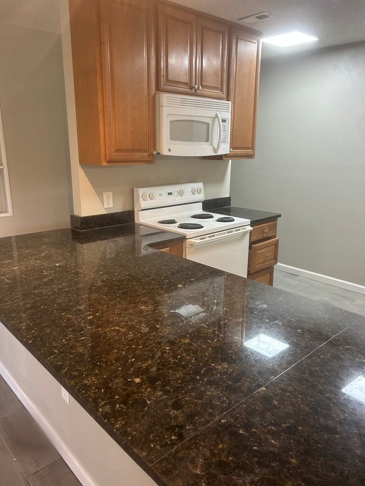401 Marshall Ct Nw #1 - Photo 2 of 10