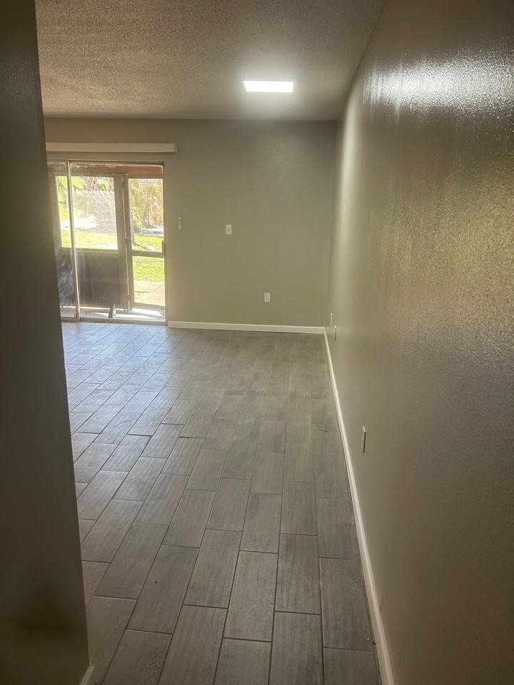 401 Marshall Ct Nw #1 - Photo 5 of 10