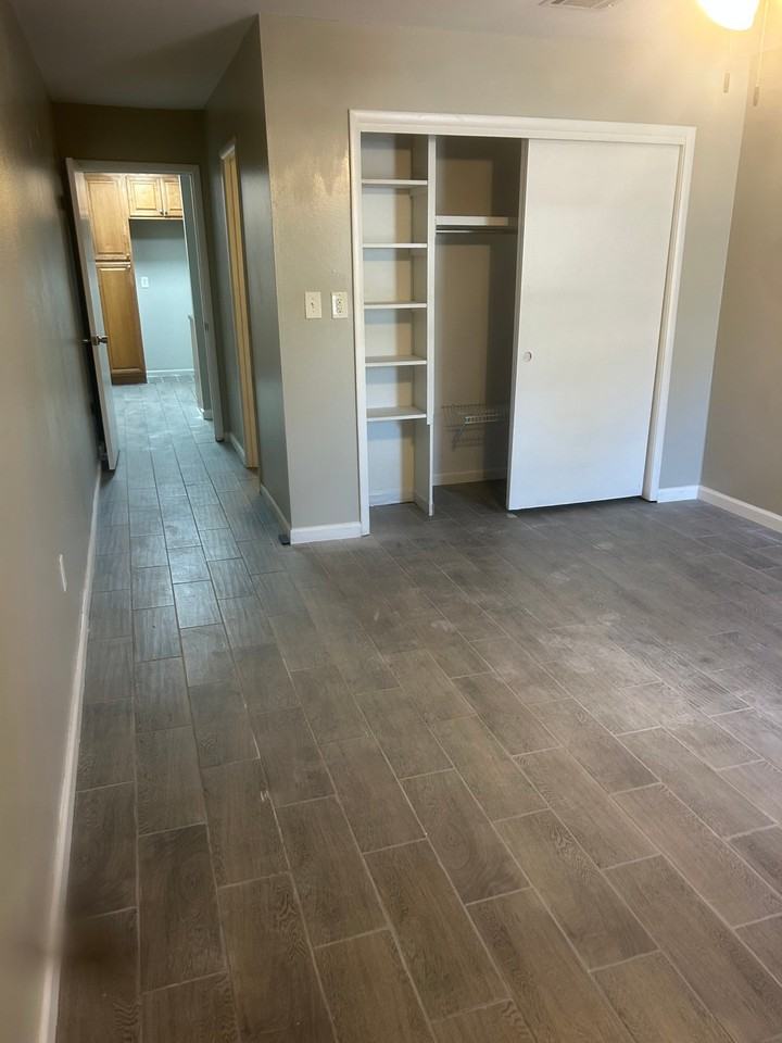 401 Marshall Ct Nw #1 - Photo 7 of 10