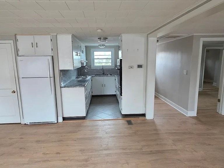 272 Chestnut St - Photo 2 of 5