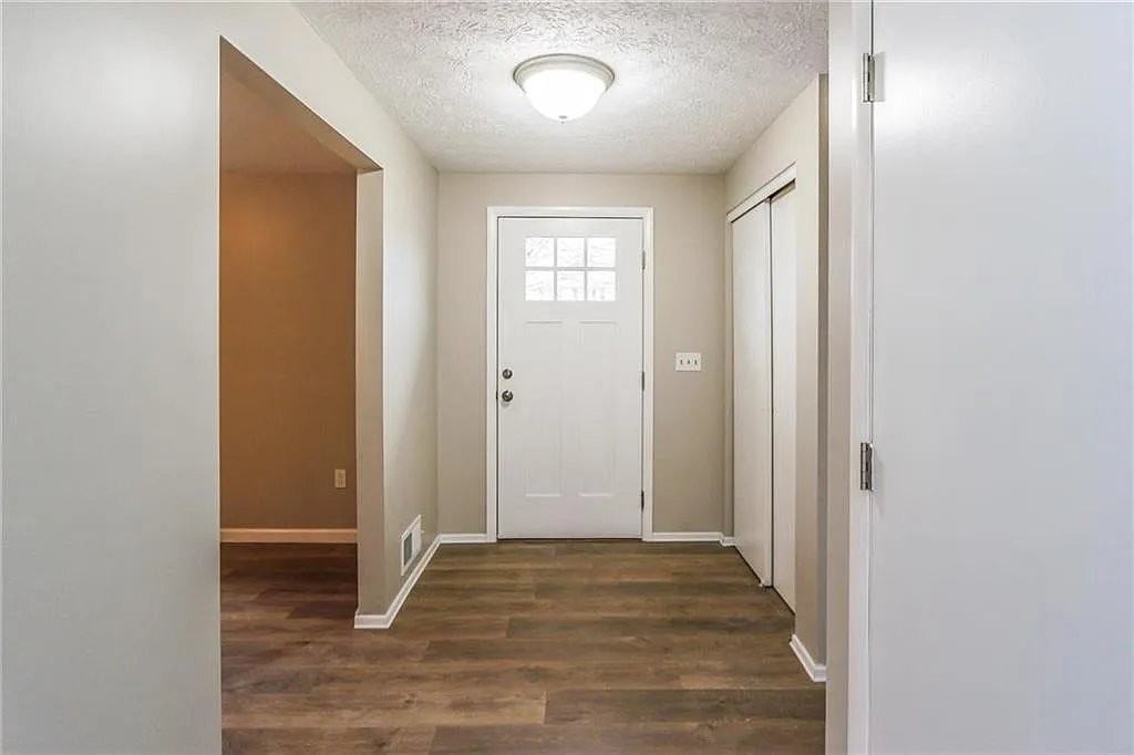 72 Kinmont Dr - Photo 3 of 12