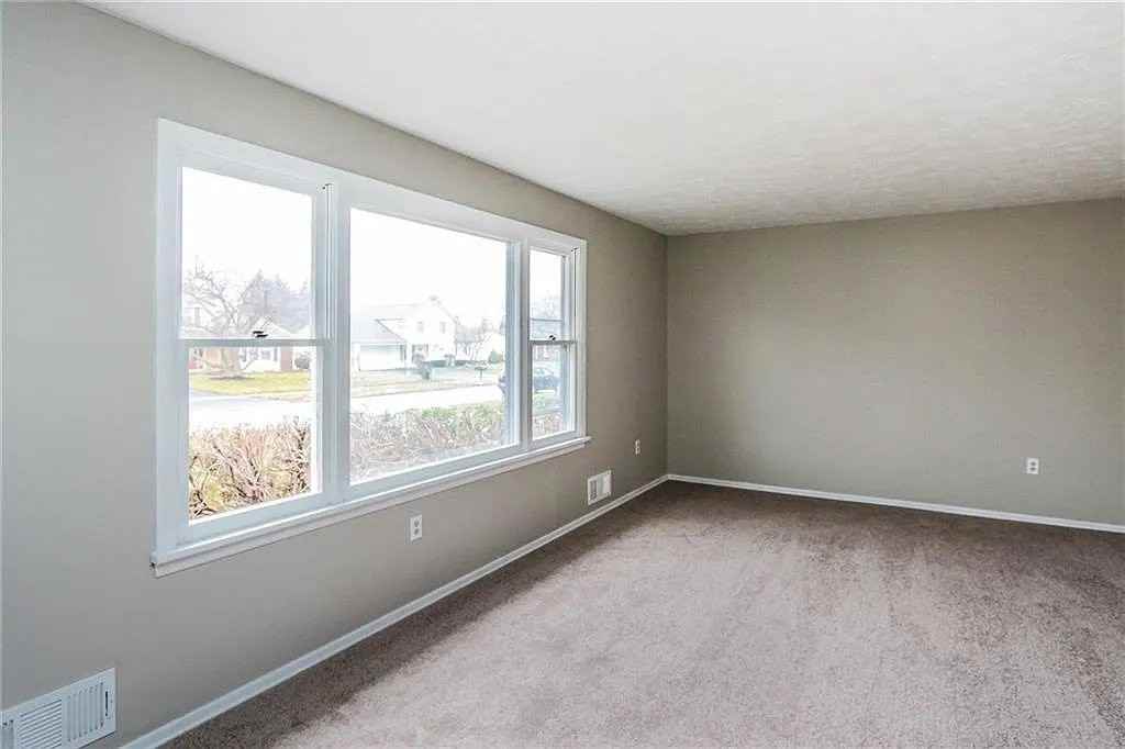 72 Kinmont Dr - Photo 4 of 12