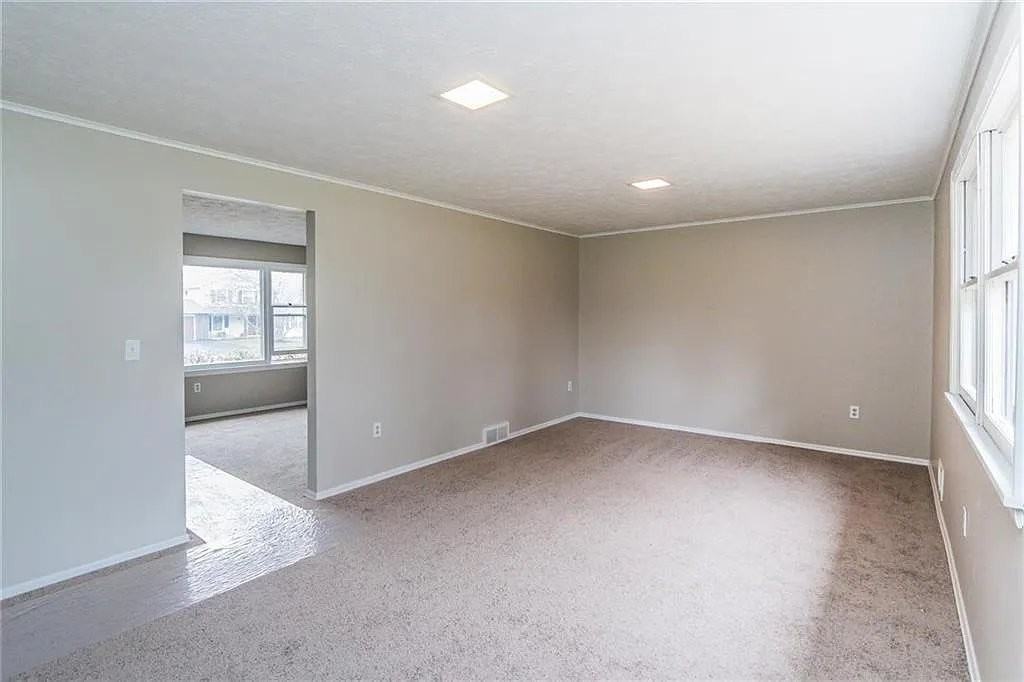 72 Kinmont Dr - Photo 6 of 12
