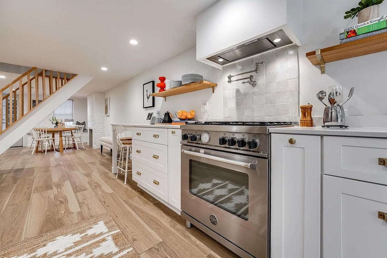 333 7th St - Photo 2 of 7