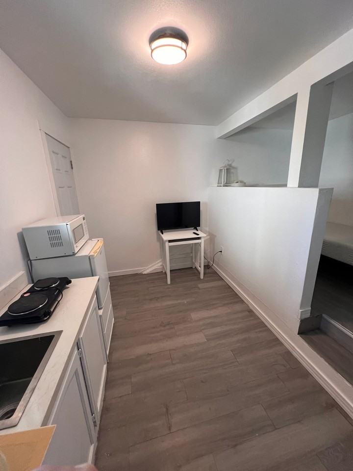 3150 Avis Way - Photo 3 of 6