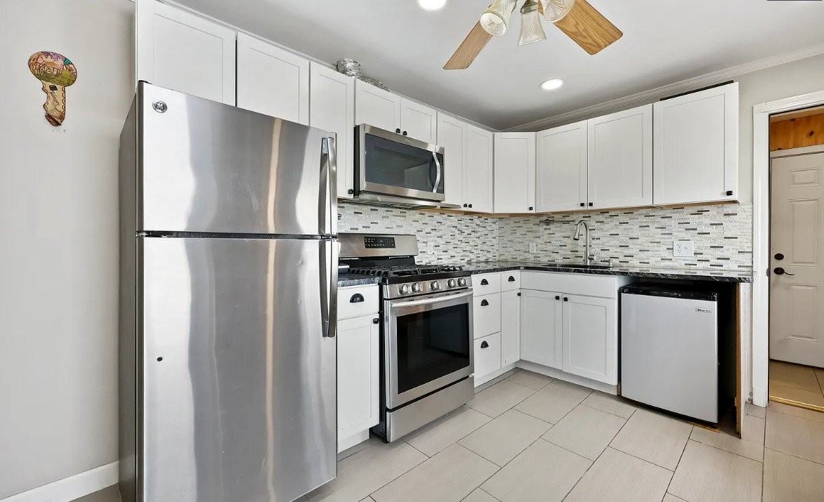1554 Capitol Ave - Photo 2 of 13