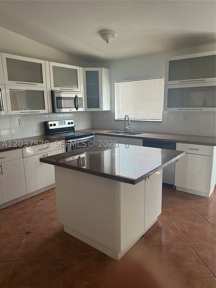 12855 Sw 207th Ter - Photo 2 of 4