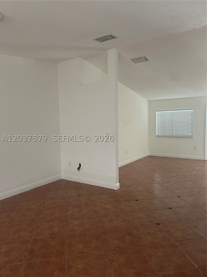 12855 Sw 207th Ter - Photo 3 of 4