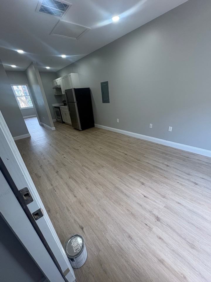 2105 Maryland Ave - Photo 2 of 20