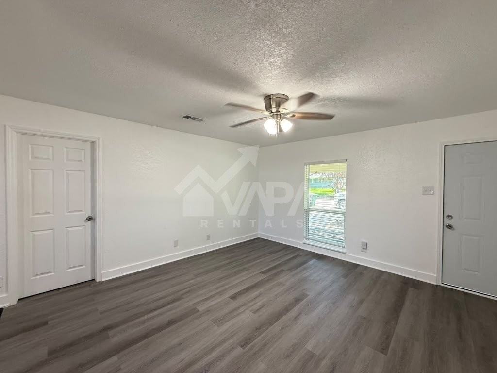 106 Covina Ave - Photo 4 of 19