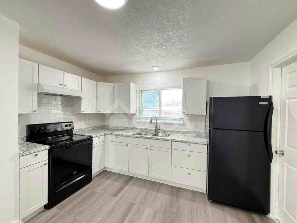 106 Covina Ave - Photo 5 of 19