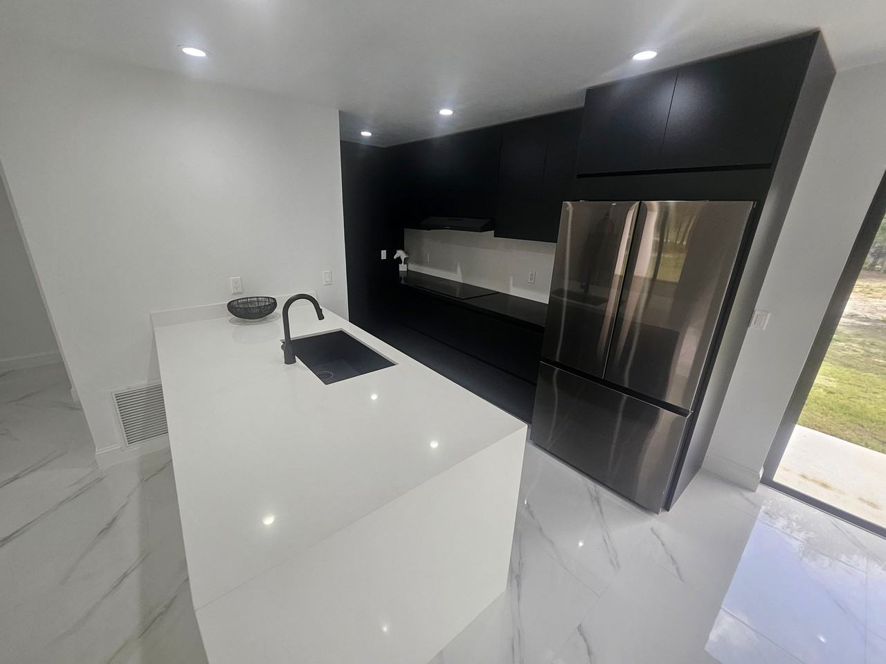 165 S Kennel St - Photo 4 of 7