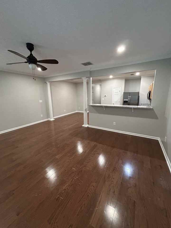 2903 Greyhawk Ln - Photo 4 of 15