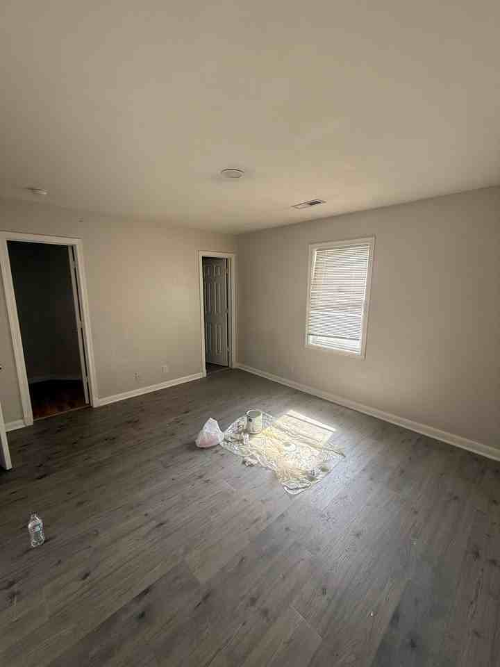 814 Robinson St - Photo 3 of 9