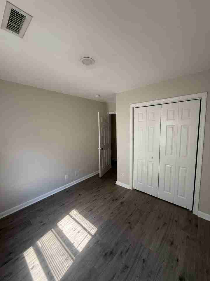 814 Robinson St - Photo 6 of 9