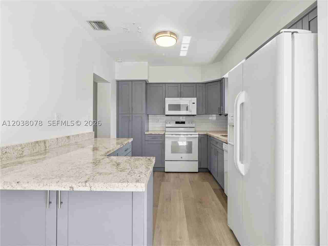 7591 Pierce St - Photo 6 of 26