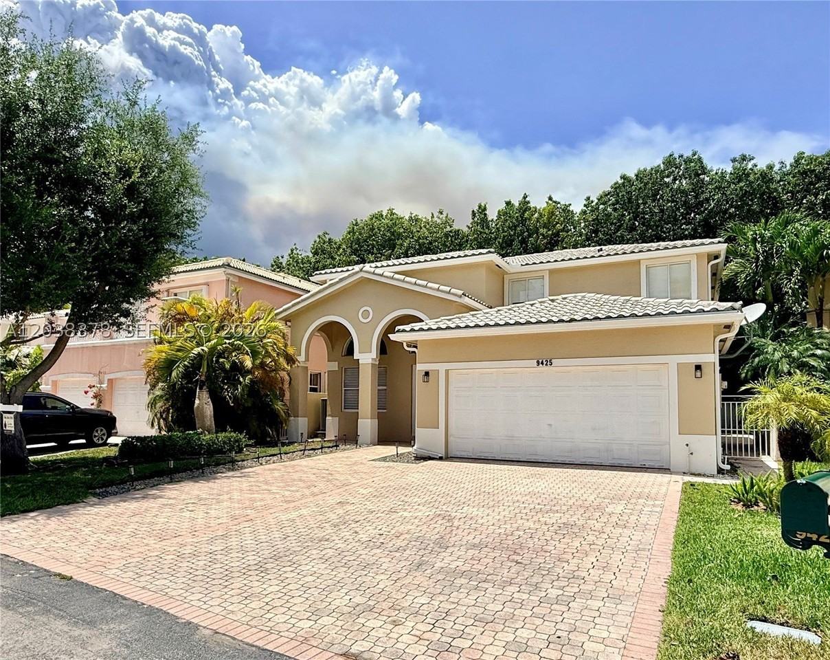 9425 Nw 47th Ter - Photo 2 of 39