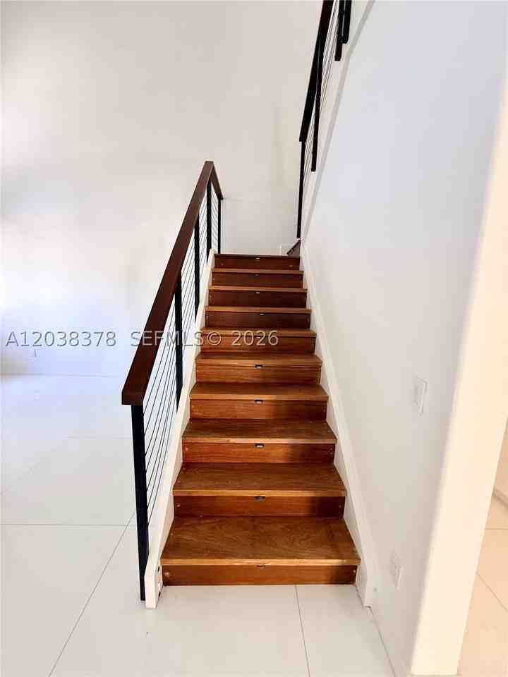 9425 Nw 47th Ter - Photo 5 of 39