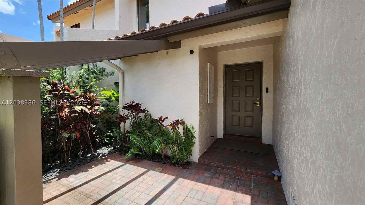 11425 Sw 87th Ter - Photo 2 of 37