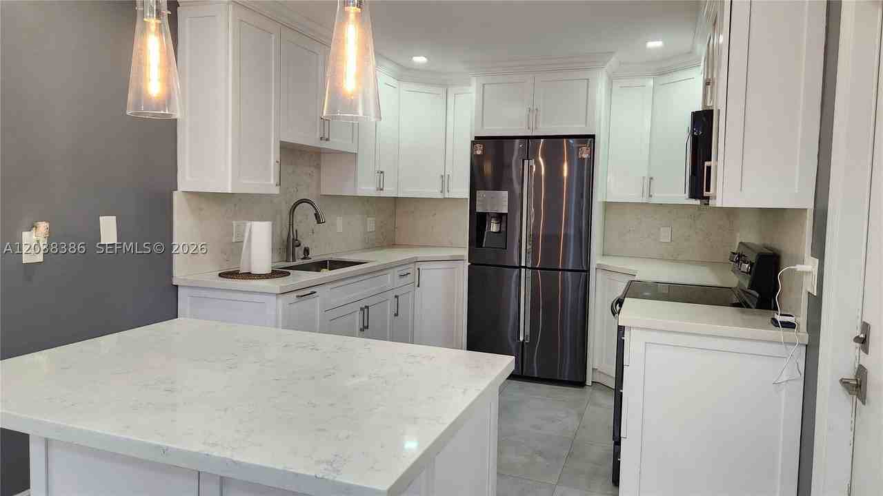 11425 Sw 87th Ter - Photo 3 of 37
