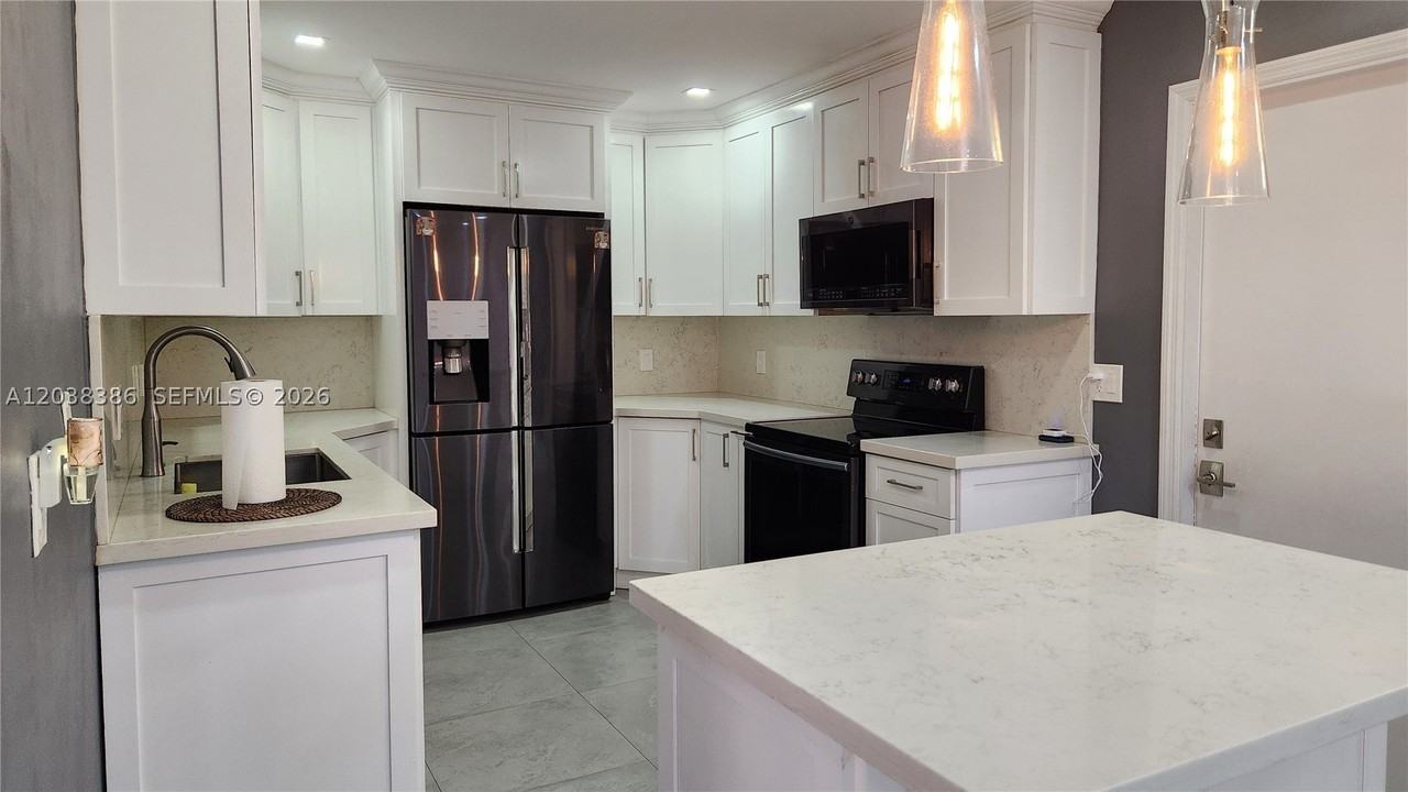 11425 Sw 87th Ter - Photo 4 of 37