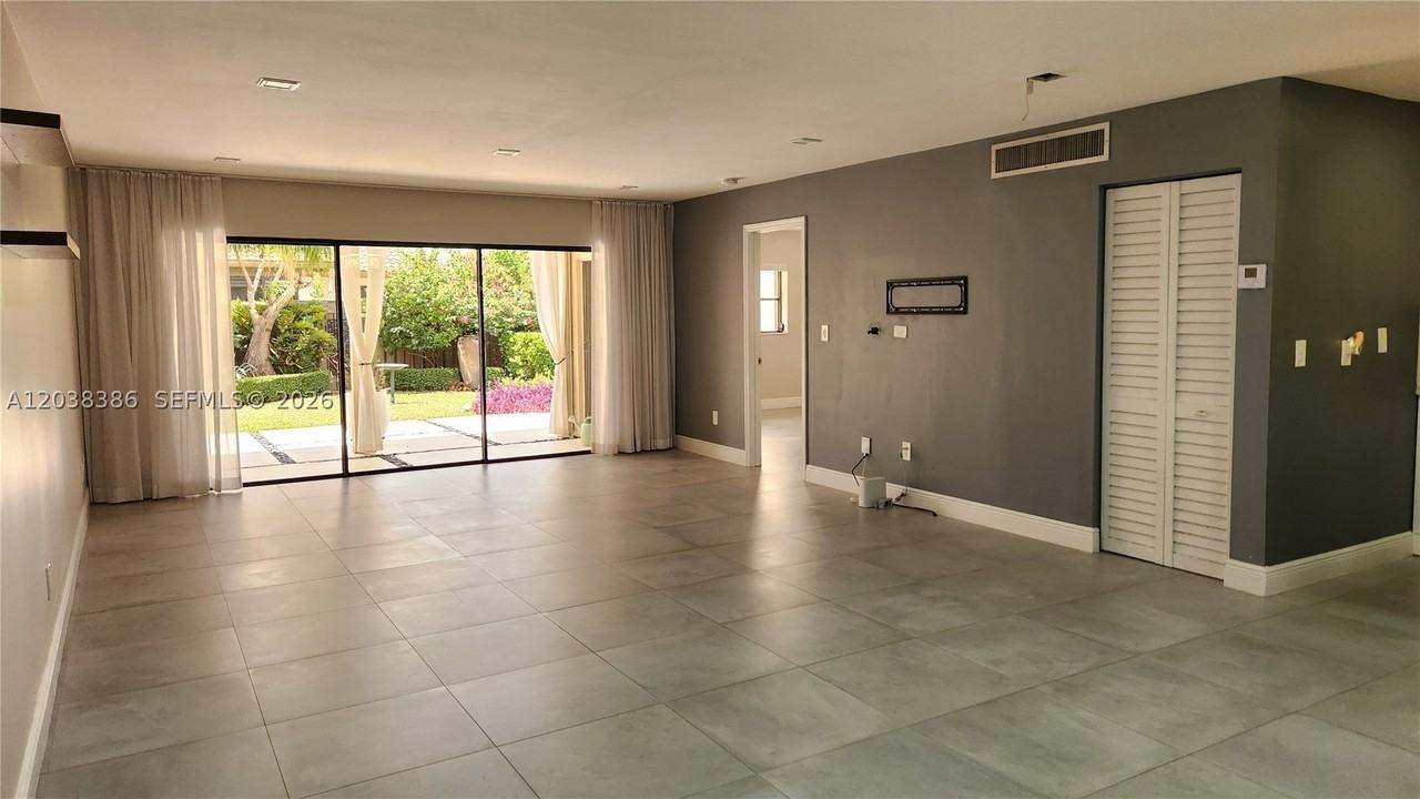 11425 Sw 87th Ter - Photo 5 of 37
