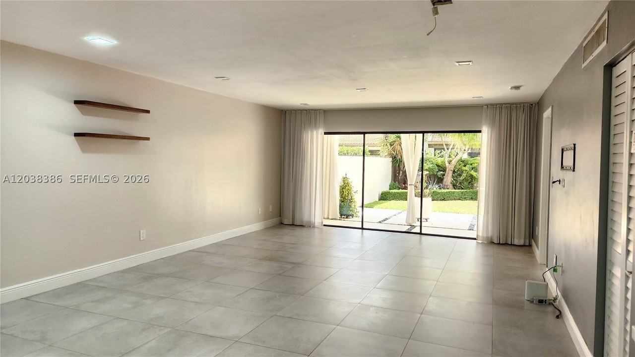 11425 Sw 87th Ter - Photo 6 of 37