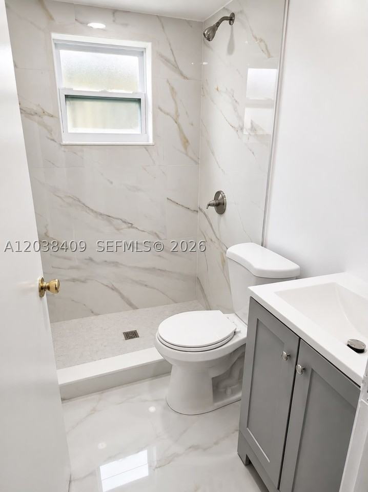 1939 Sw 5th St #2 - Photo 5 of 9