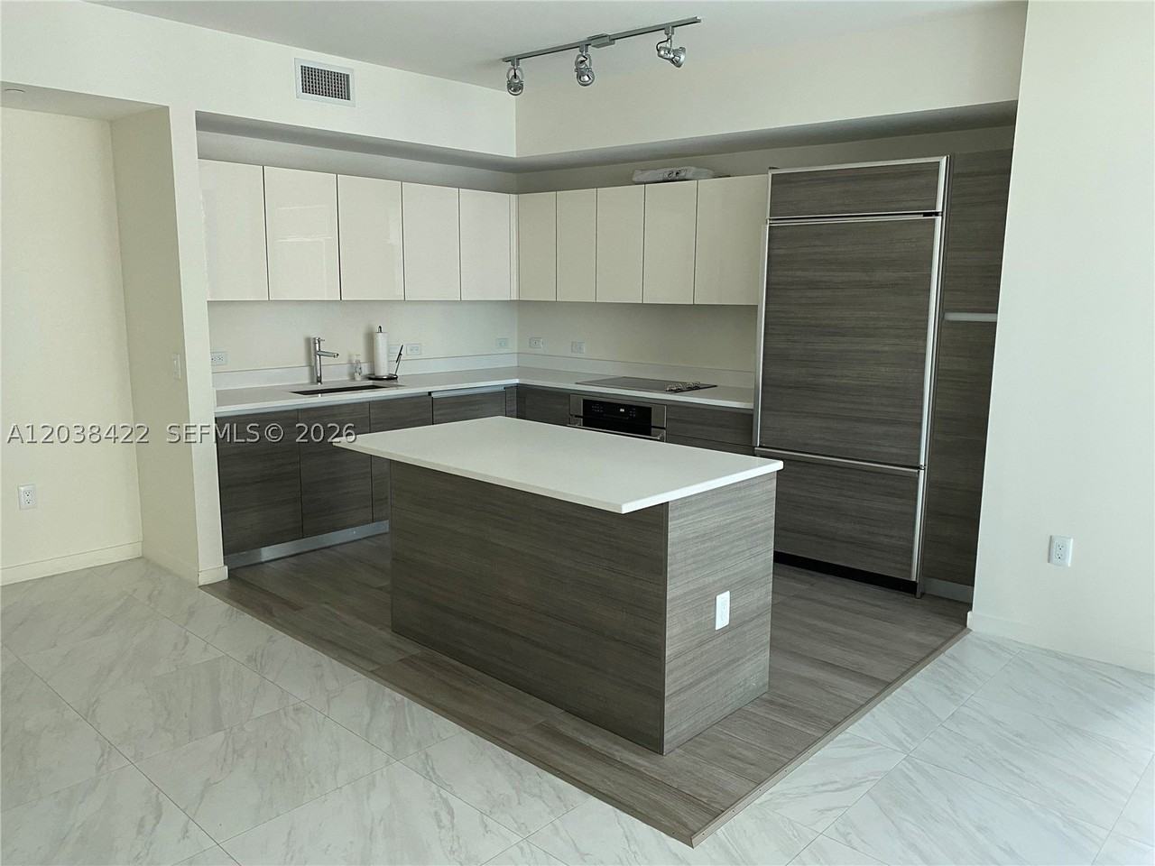 1100 S Miami Ave #2710 - Photo 2 of 15