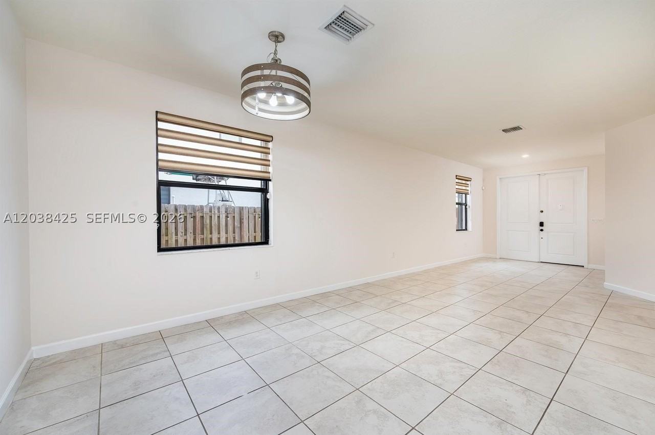 25006 Sw 118th Ave - Photo 7 of 43