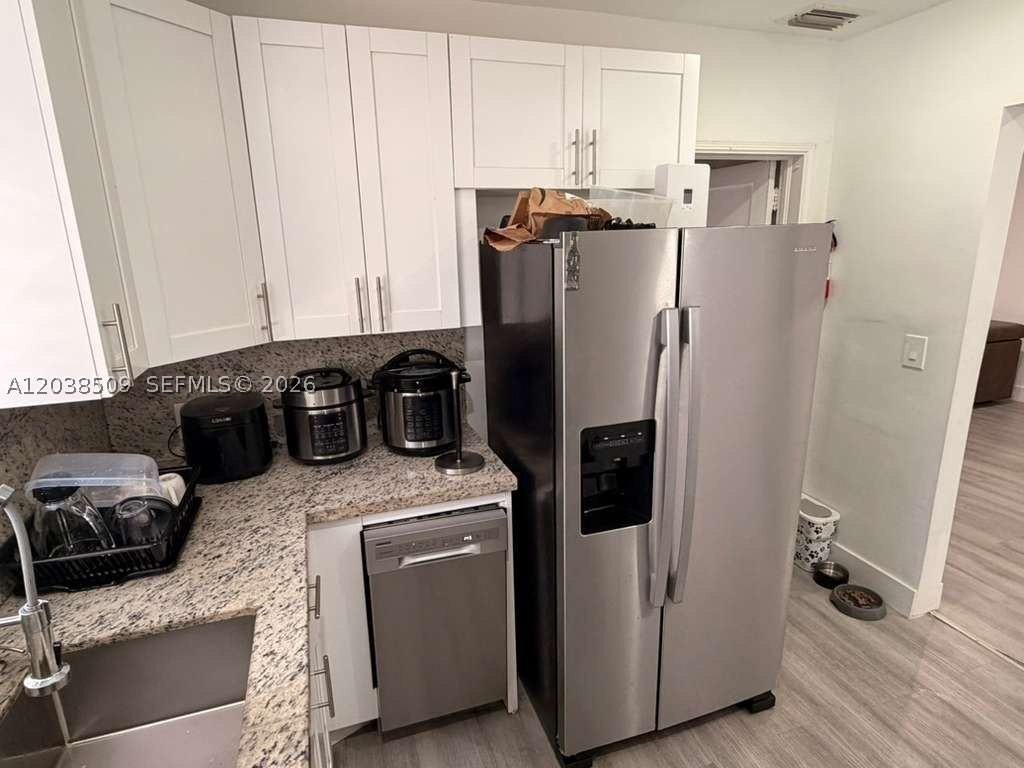 2920 Sw 15th St - Photo 2 of 9