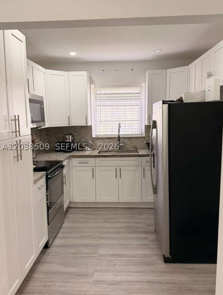 2920 Sw 15th St - Photo 3 of 9