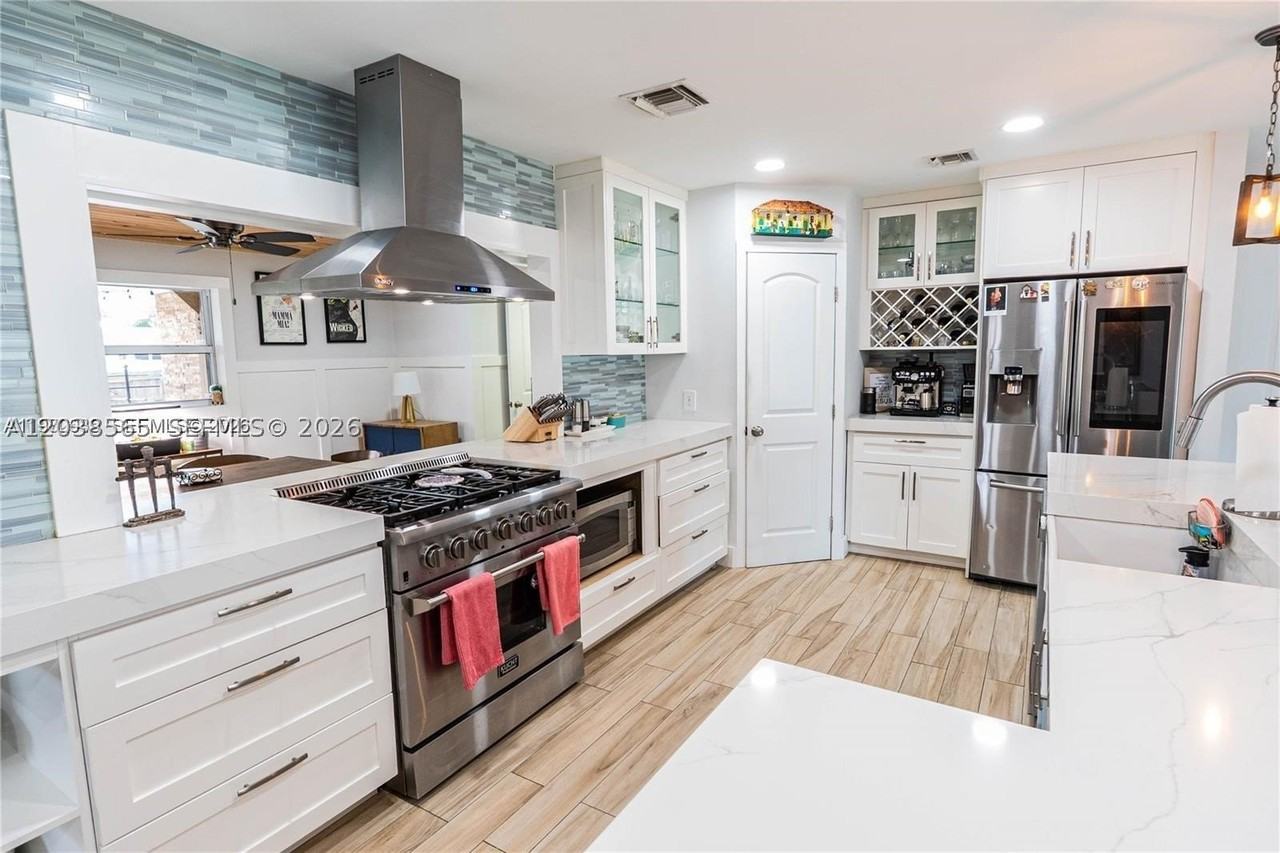1304 N 40th Ave - Photo 6 of 10