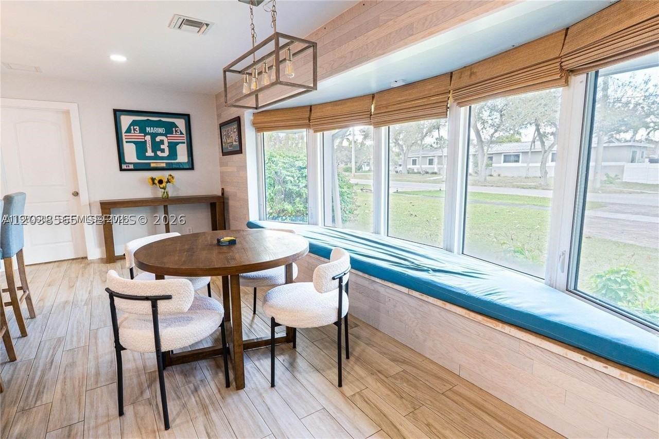 1304 N 40th Ave - Photo 7 of 10