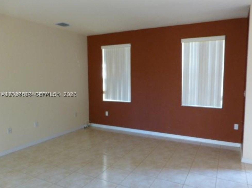 641 E Mowry Ct - Photo 4 of 8