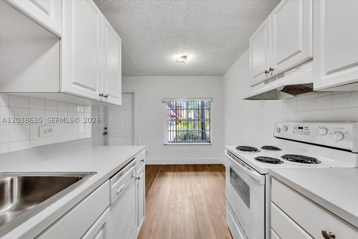 1405 Miami Rd #7 - Photo 7 of 33