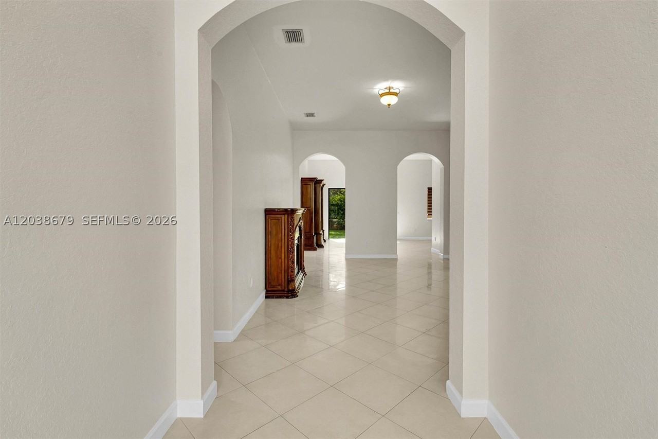 18861 Sw 77th Ct - Photo 5 of 50